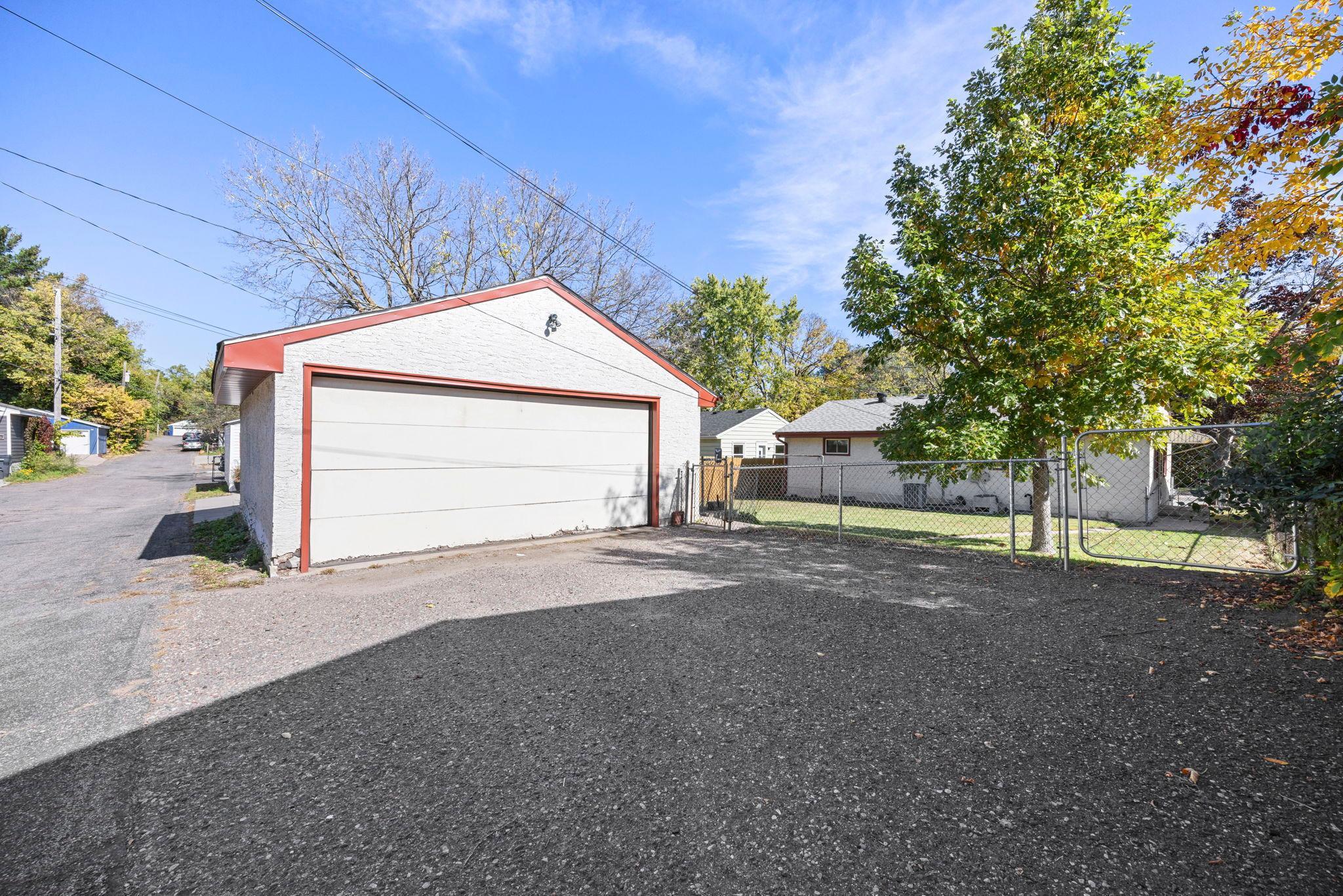 55-web-or-mls-1097 Dale St N-224.jpg