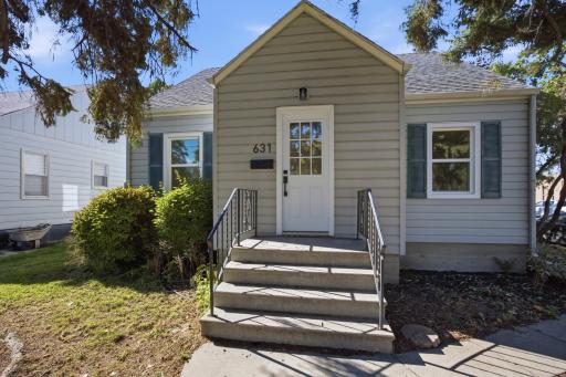 631 11th Street N, Moorhead, MN 56560