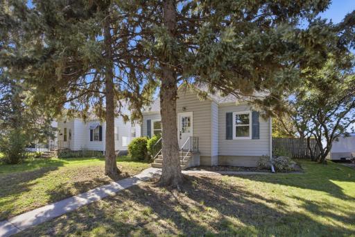 631 11th Street N, Moorhead, MN 56560