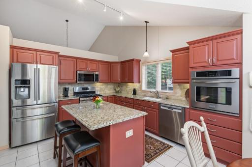 Center island Kitchen with stainless appliances