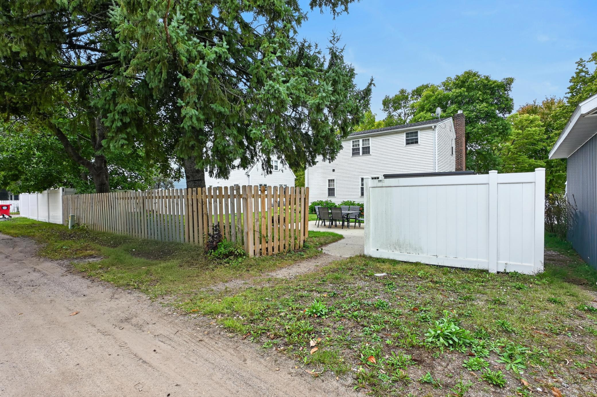 2.5 detahed garage across alley
