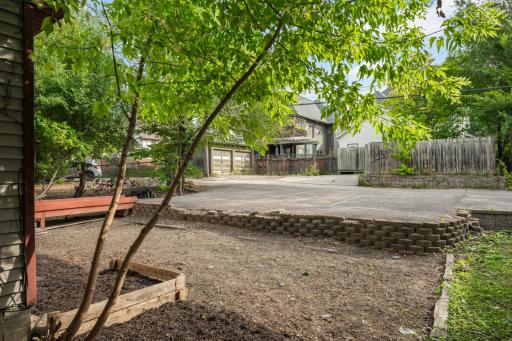 2445 Lyndale Avenue S, Minneapolis, MN 55405