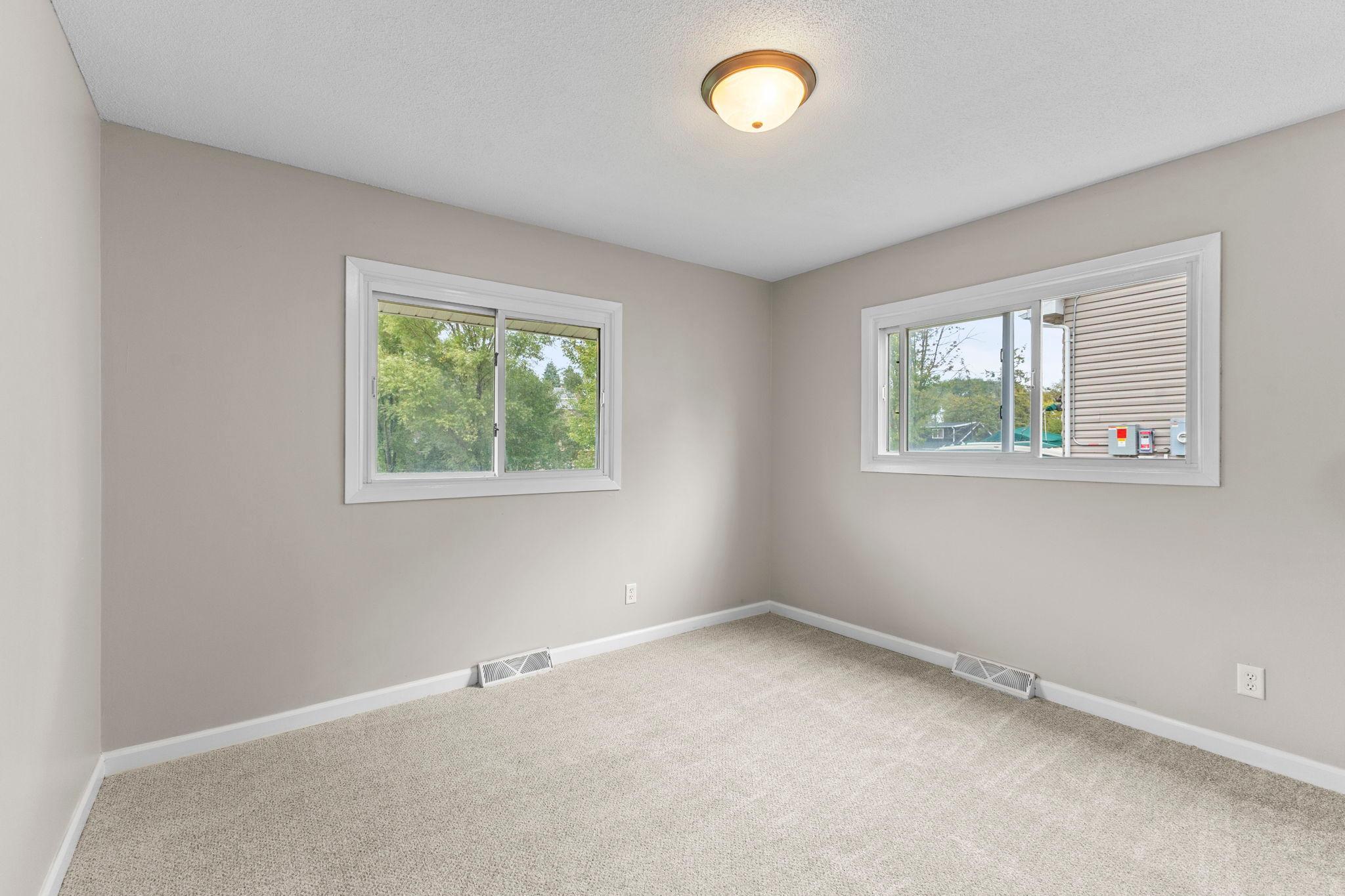50-web-or-mls-1435 56th St E-117.jpg