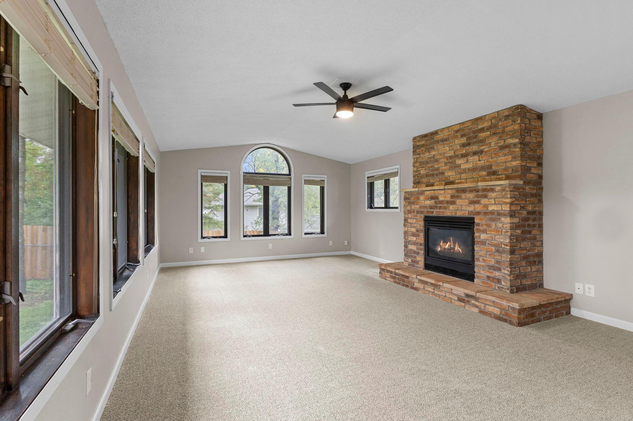 32-web-or-mls-1435 56th St E-172.jpg