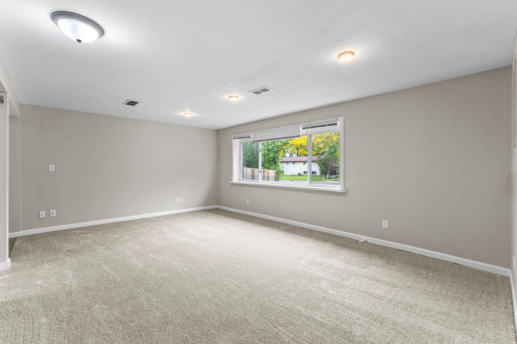 63-web-or-mls-1435 56th St E-37.jpg