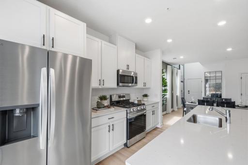 4004 Hayward Avenue N, Oakdale, MN 55128