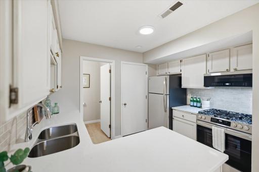 4711 Lund Point, Eagan, MN 55122