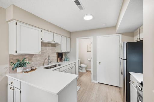 4711 Lund Point, Eagan, MN 55122