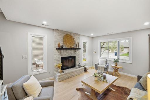 4711 Lund Point, Eagan, MN 55122