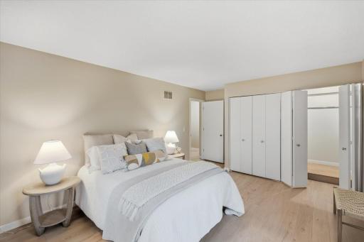 4711 Lund Point, Eagan, MN 55122
