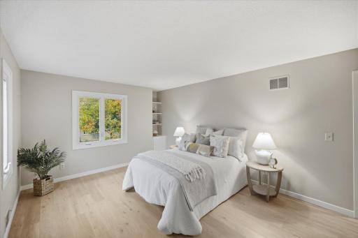 4711 Lund Point, Eagan, MN 55122