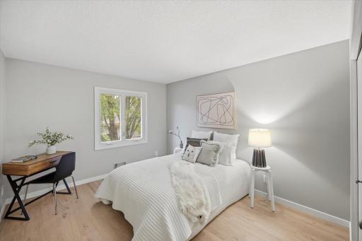 4711 Lund Point, Eagan, MN 55122