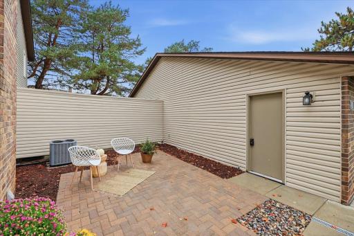 4711 Lund Point, Eagan, MN 55122