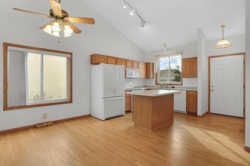 1545 Chartreux Avenue, Shakopee, MN 55379