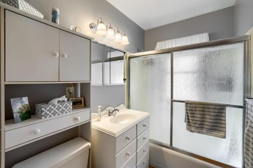 5301 Penn Ave N - Web Quality - 020 - 20 Primary Bathroom.jpg