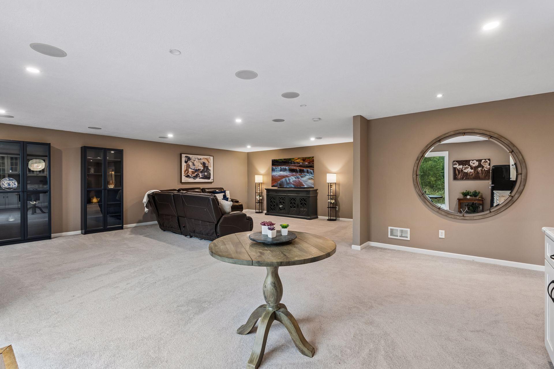 BEAUTIFUL & HUGE LOWER LEVEL