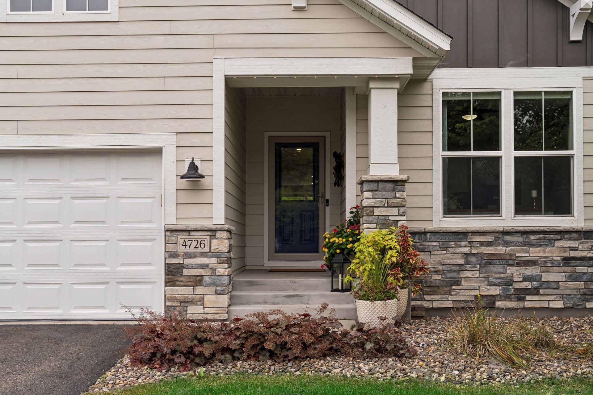 BEAUTIFUL FRONT PORCH