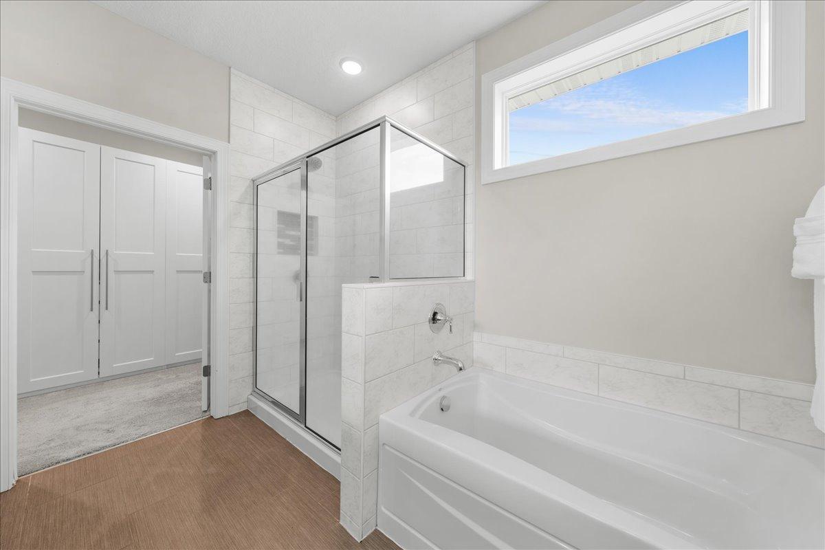 WALK-IN SHOWER & SOAKER TUB