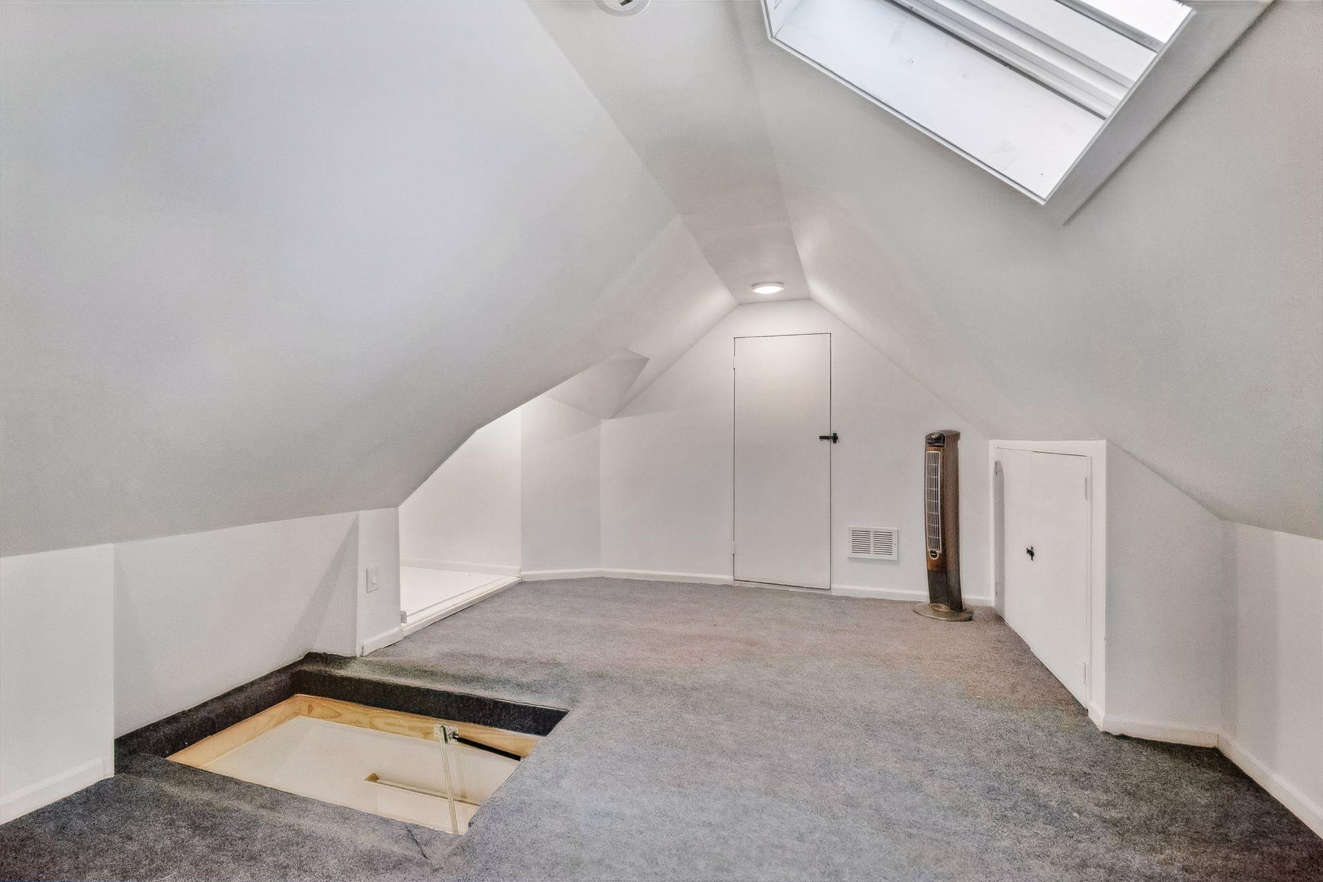 Roughly another 250 ft.² of bonus space