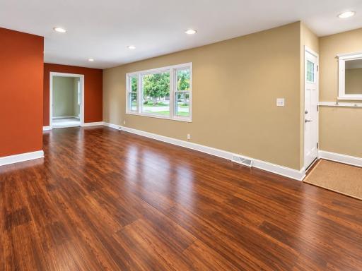 7913 5th Street NE, Fridley, MN 55432