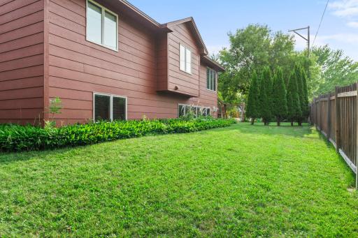 1820 Slater Lane, Burnsville, MN 55337