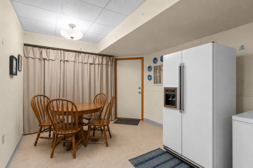 LL Flex space - has separate entrance from garage, great craft room, homeschool room, wet bar/ snack area.