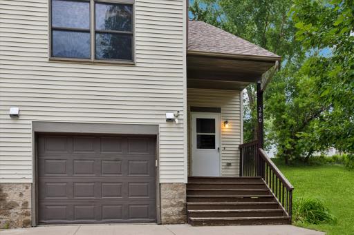 This split-entry-level townhome offers the benefit of no HOA, providing more flexibility and fewer monthly expenses for the new owner.