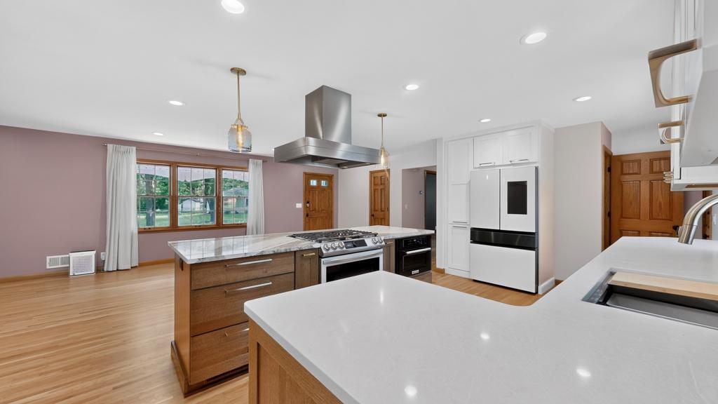 Soft-close cabinets, pantry, drawers