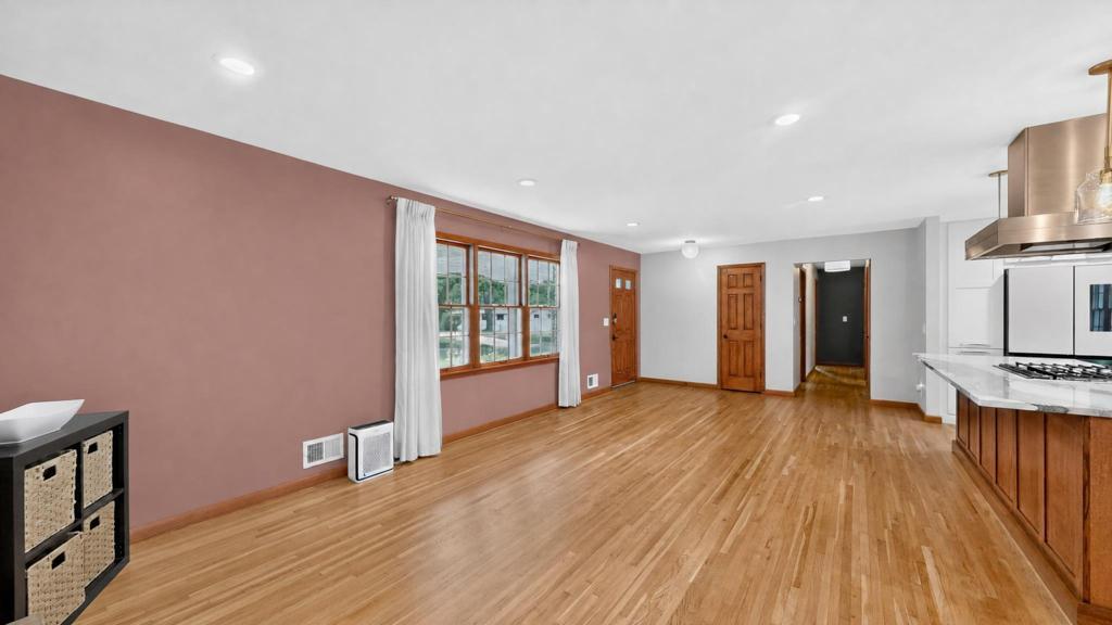 Spacious living room