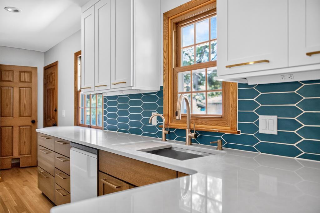 Under cabinet lighting