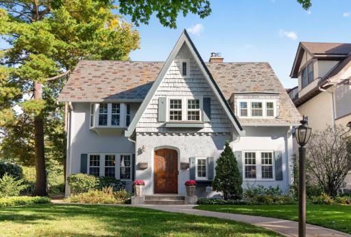 2725 Irving Avenue South, Full Front Photo