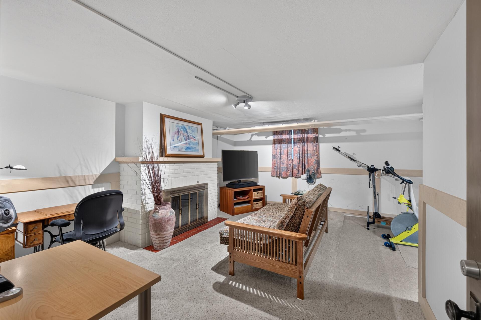 2725 Irving Avenue S, Lower Level Family Room