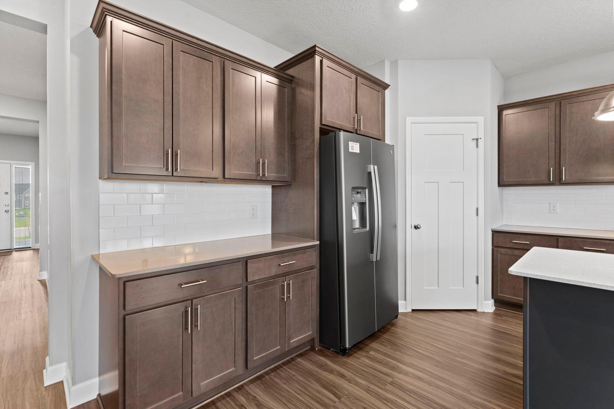24-web-or-mls-7381 Emily Cir-48.jpg