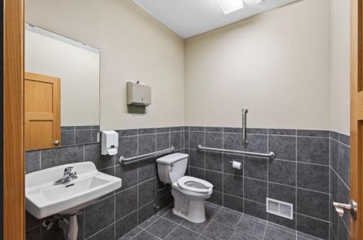 2115 County Road D E, 200, Saint Paul, MN 55109