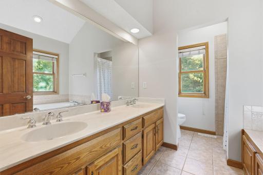 975 Jewel Avenue N, Lake Elmo, MN 55042
