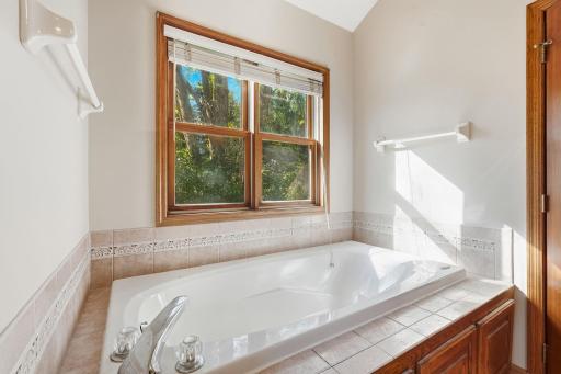 975 Jewel Avenue N, Lake Elmo, MN 55042