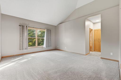 975 Jewel Avenue N, Lake Elmo, MN 55042