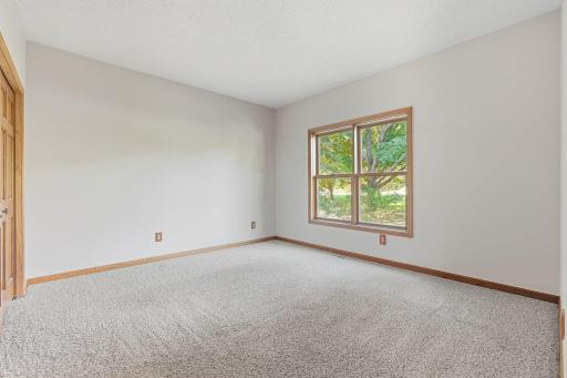975 Jewel Avenue N, Lake Elmo, MN 55042