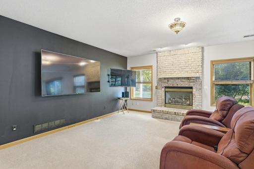 975 Jewel Avenue N, Lake Elmo, MN 55042
