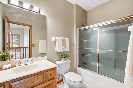 975 Jewel Avenue N, Lake Elmo, MN 55042