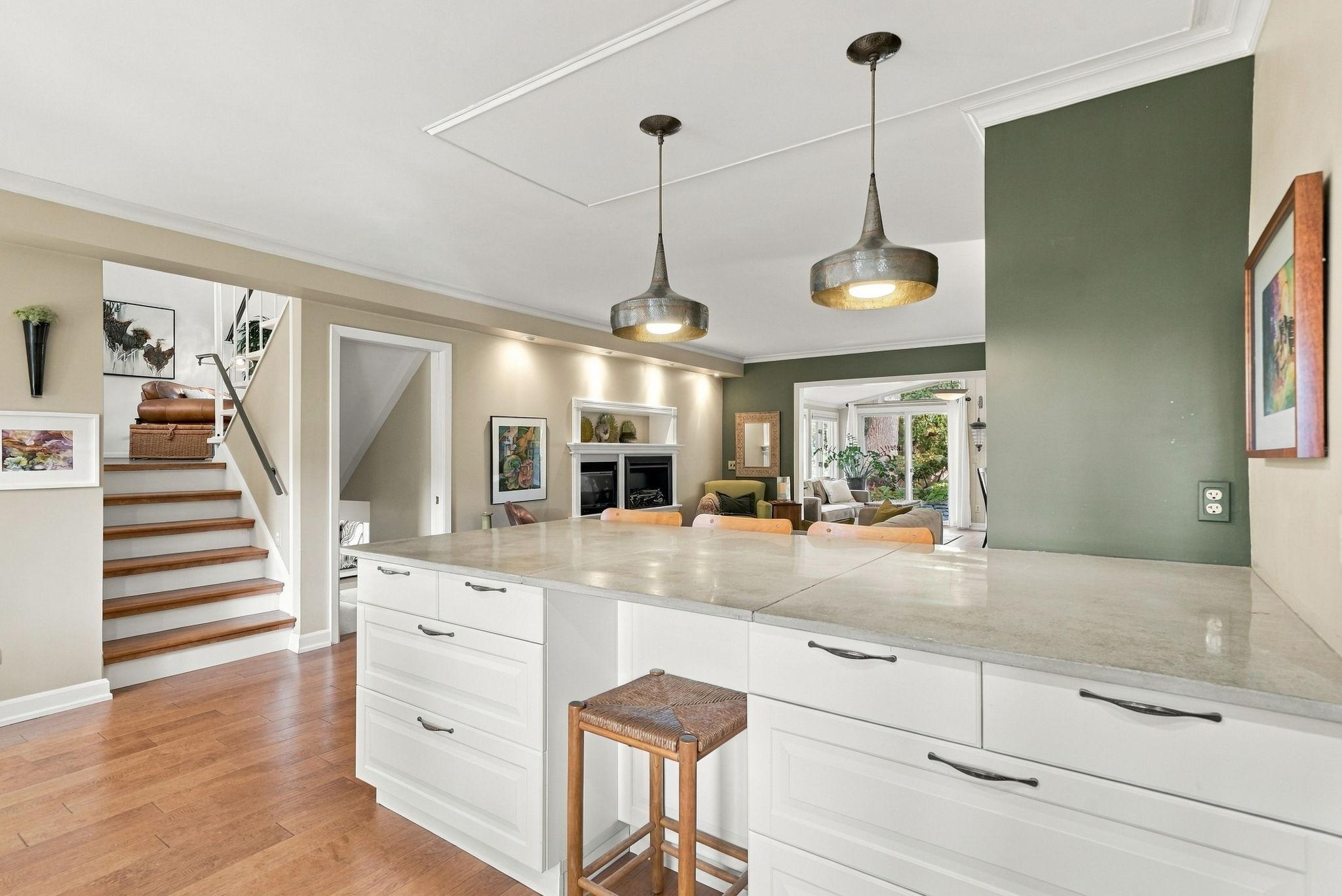 23-web-or-mls-6109_Tingdale_Avenue_Minneapolis_010.jpg