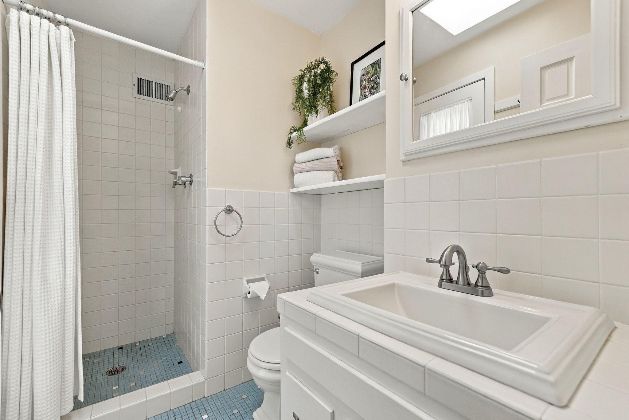 62-web-or-mls-6109_Tingdale_Avenue_Minneapolis_055.jpg
