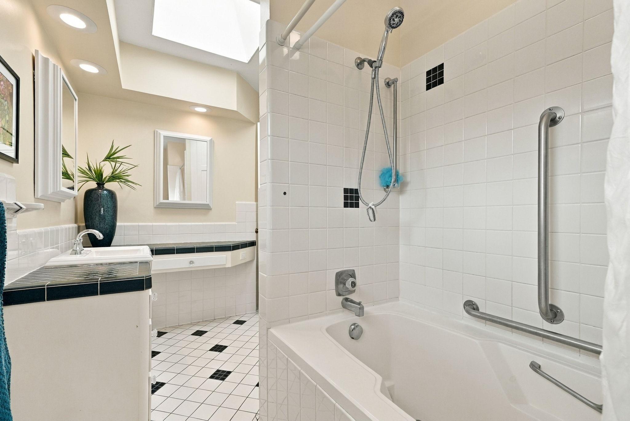 70-web-or-mls-6109_Tingdale_Avenue_Minneapolis_063.jpg