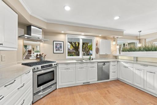 26-web-or-mls-6109_Tingdale_Avenue_Minneapolis_005.jpg