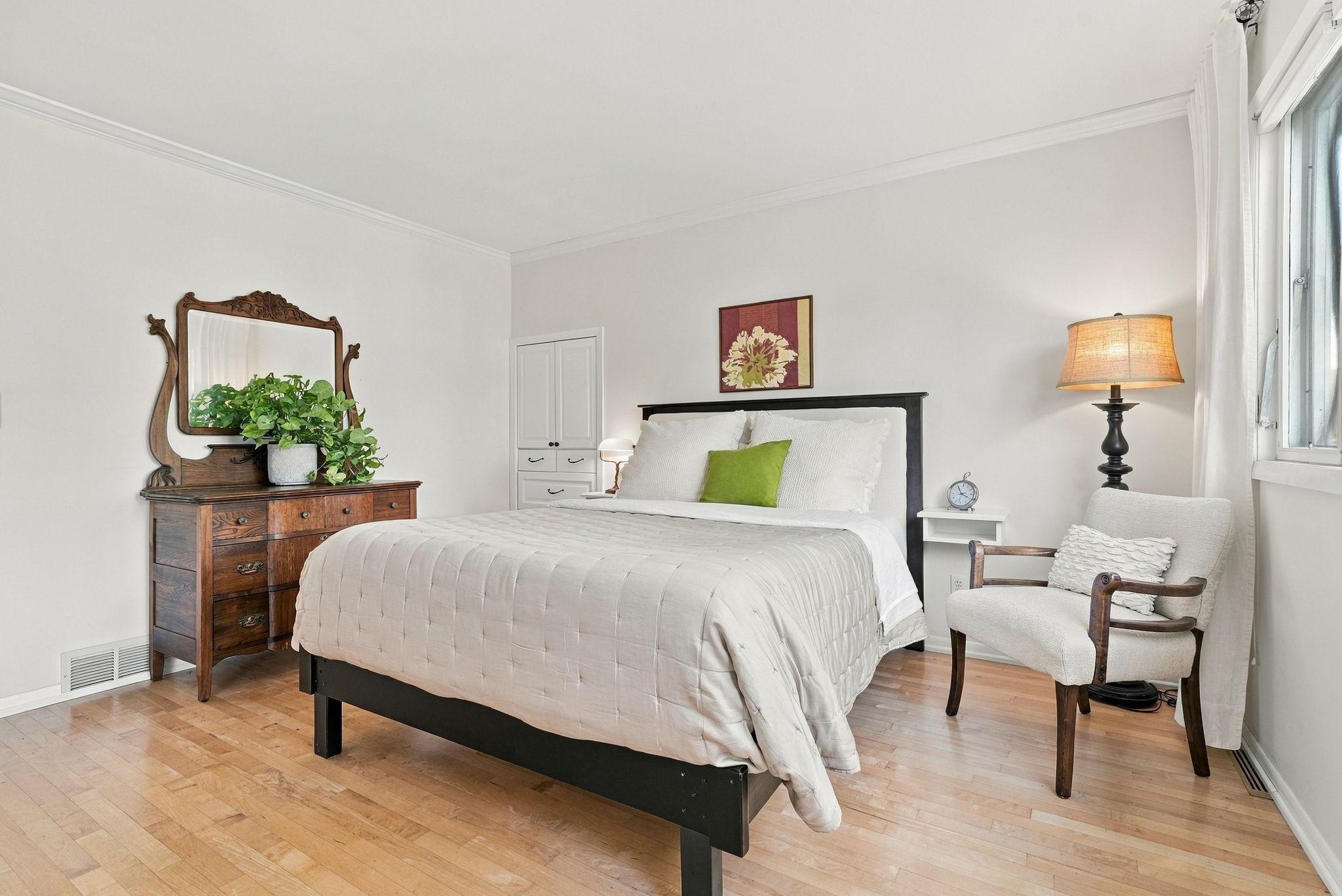 61-web-or-mls-6109_Tingdale_Avenue_Minneapolis_064.jpg