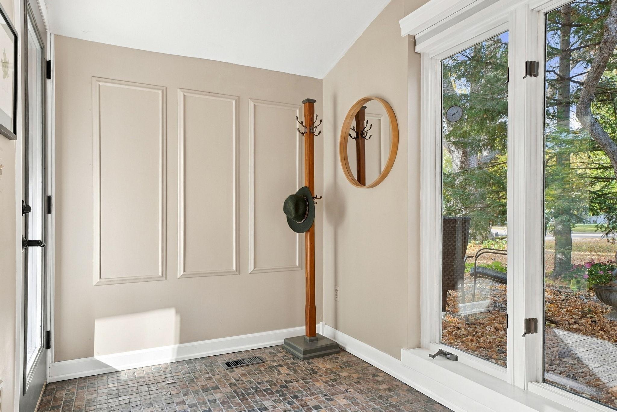 6-web-or-mls-6109_Tingdale_Avenue_Minneapolis_014.jpg