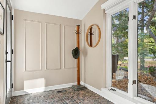 6-web-or-mls-6109_Tingdale_Avenue_Minneapolis_014.jpg