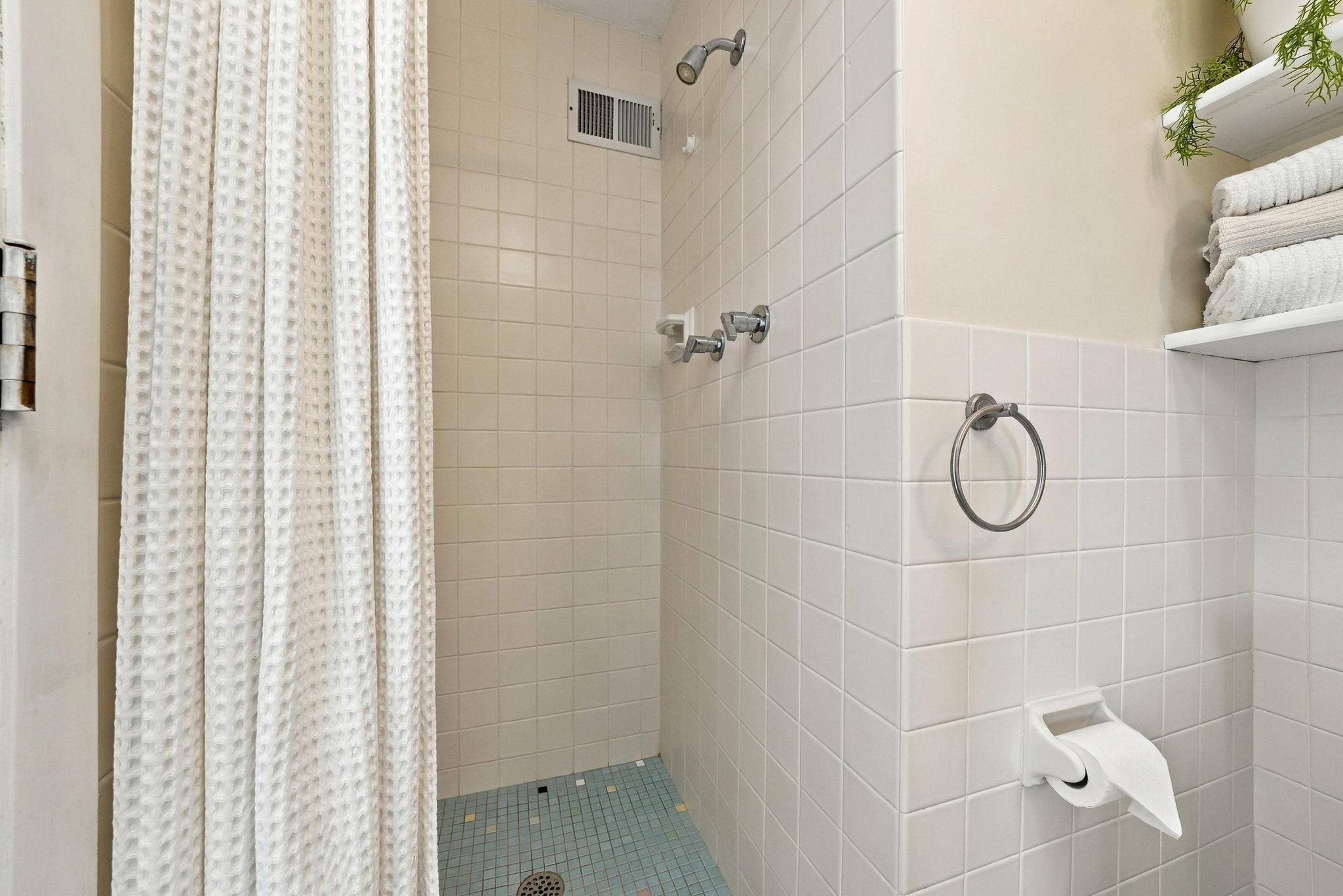 71-web-or-mls-6109_Tingdale_Avenue_Minneapolis_065.jpg