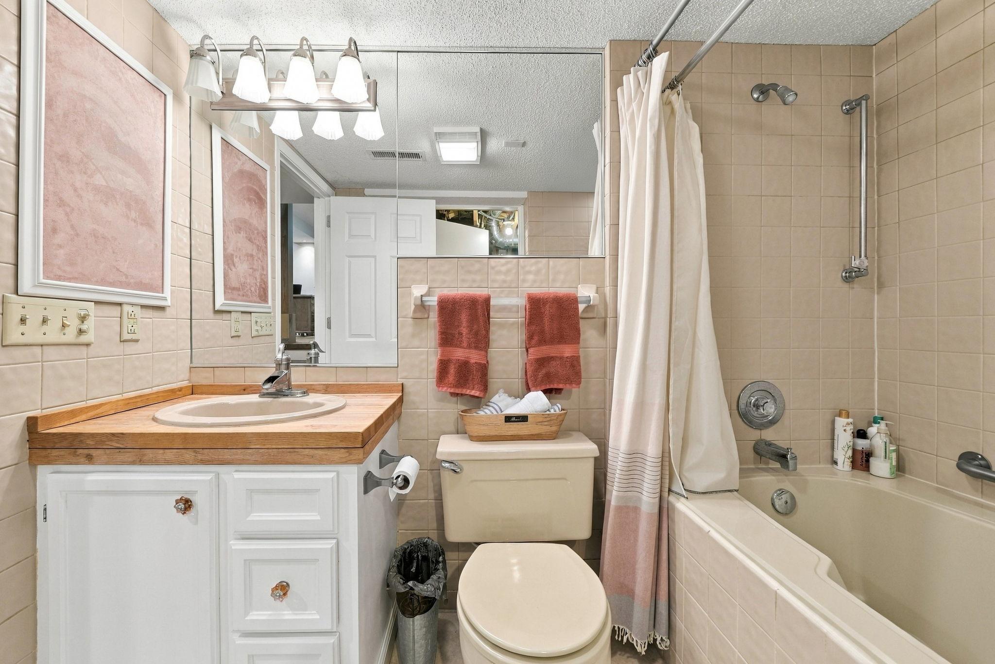 49-web-or-mls-6109_Tingdale_Avenue_Minneapolis_040.jpg
