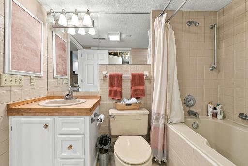49-web-or-mls-6109_Tingdale_Avenue_Minneapolis_040.jpg